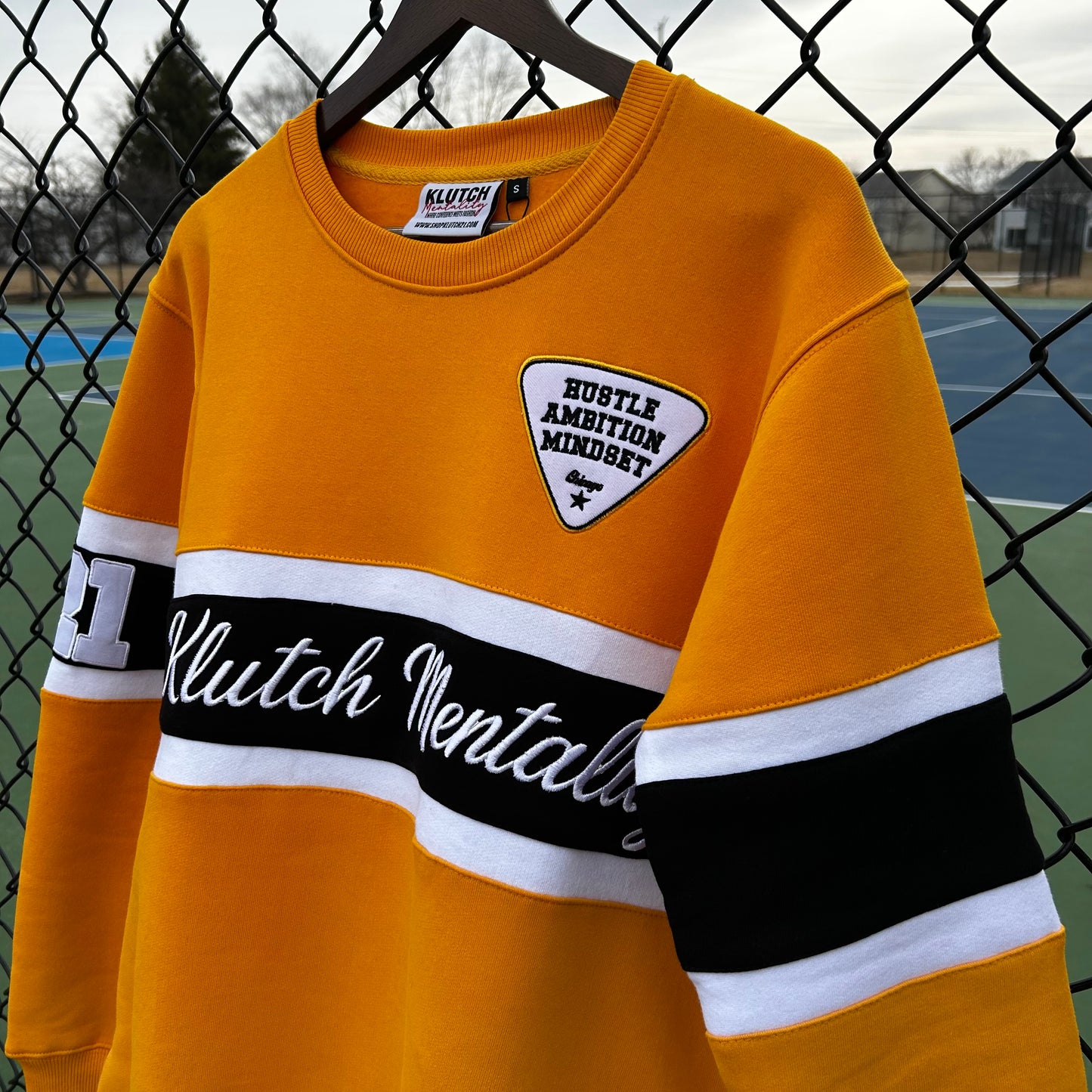 KLUTCH SIGNATURE CREWNECK [YELLOW]