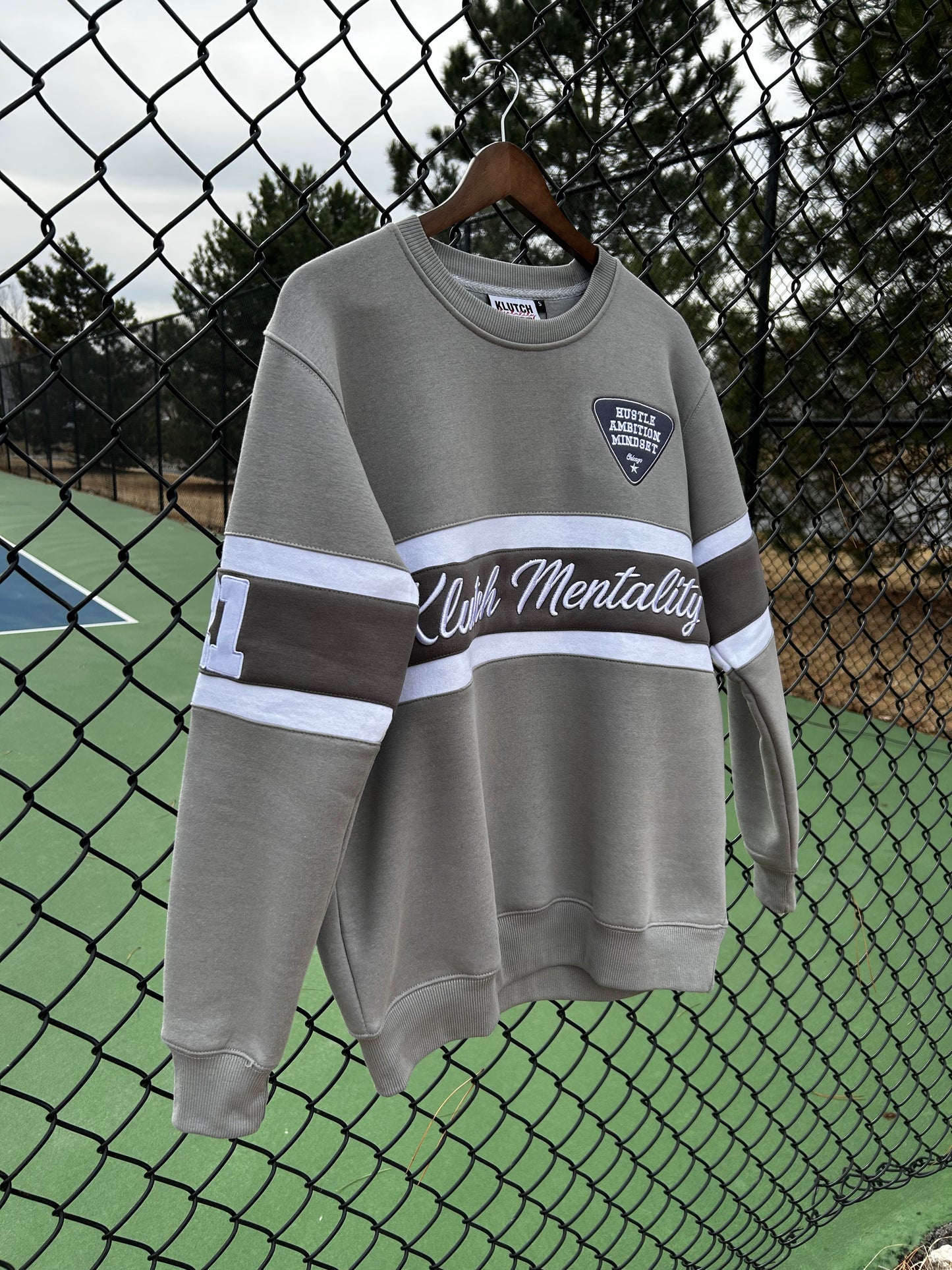 KLUTCH SIGNATURE CREWNECK [GREY]